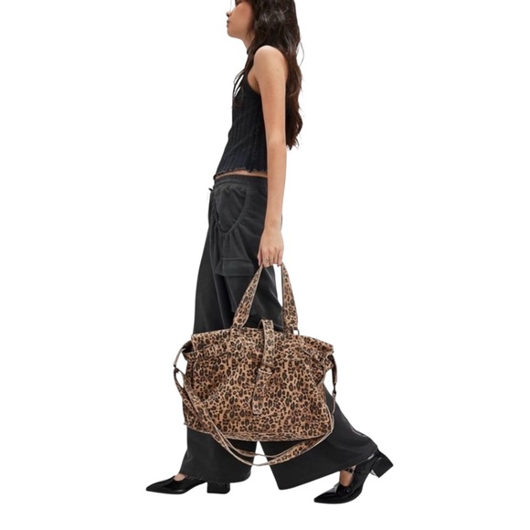 NWT Free People Wild Thing leopard tote - Picture 3 of 3